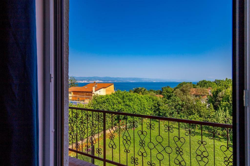 Apartment Roza, Sea View, Free Parking Ičići Esterno foto