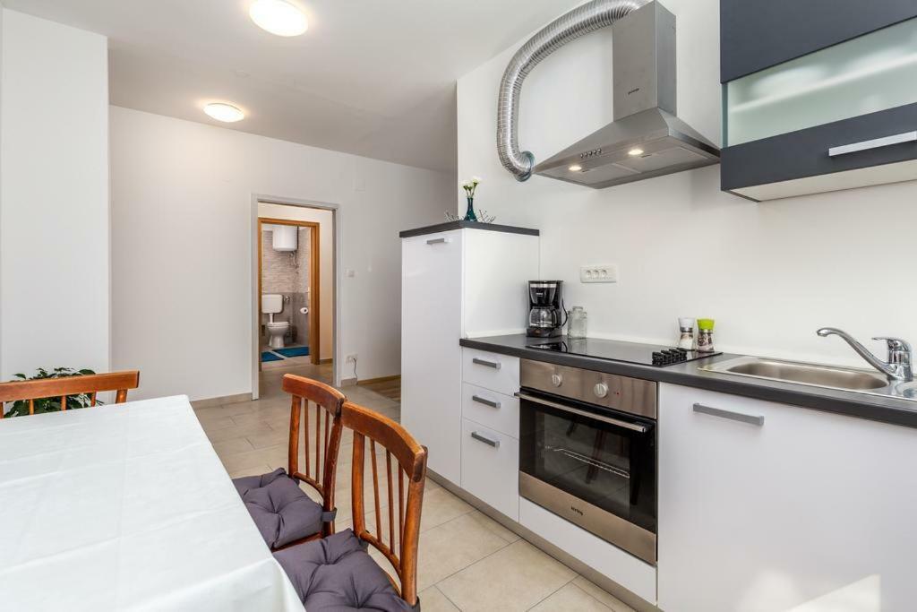 Apartment Roza, Sea View, Free Parking Ičići Esterno foto