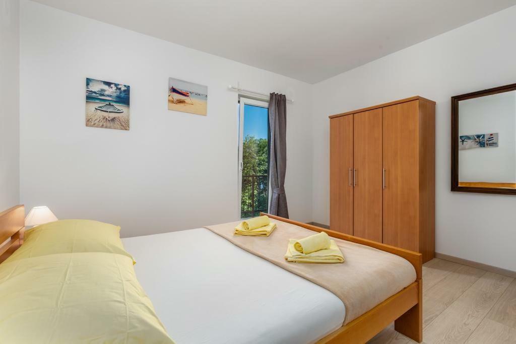 Apartment Roza, Sea View, Free Parking Ičići Esterno foto